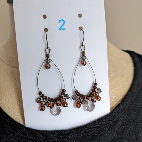 4 pairs of assorted dangle earrings - Picture 4 of 9